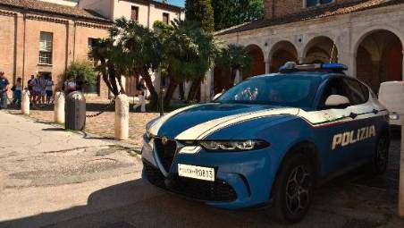 Ravenna. Tenta un furto e aggredisce gli agenti: arrestato un 24enne