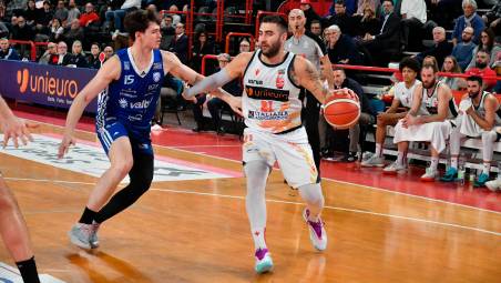Basket A2, l’Unieuro lotta ma vince Brindisi (74-79)