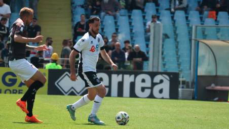 Simone Bastoni titolare 4 volte in 6 gare dell’era Cole e appena 6 volte nelle 30 partite dell’era Mignani (foto Gianmaria Zanotti)