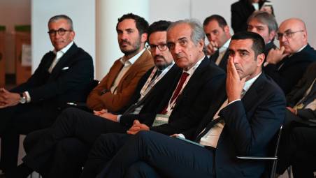 Sindaci e presidente della Regione alla presentazione del piano industriale (foto Fabio Blaco)