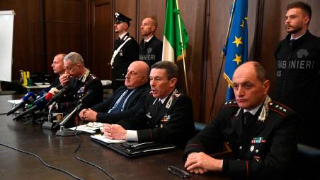 Morti sospette a Forlì, i dubbi dei colleghi per il bisturi e la siringa che Spada non doveva avere