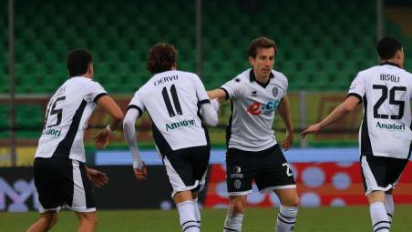 Massimiliano Mangraviti (terzo da sinistra) con Andrea Ciofi, Riccardo Ciervo e Dimitri Bisoli