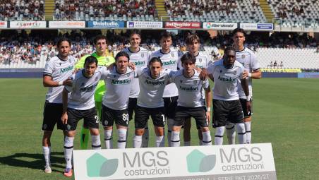 La giovanissima formazione bianconera schierata dal tecnico Diamanti contro il Mantova foto Zanotti