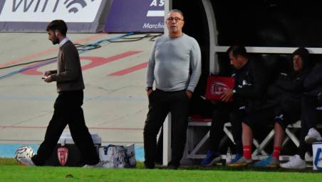 L’allenatore forlivese Alessandro Miramari scruta il futuro dei biancorossi foto FABIO BLACO