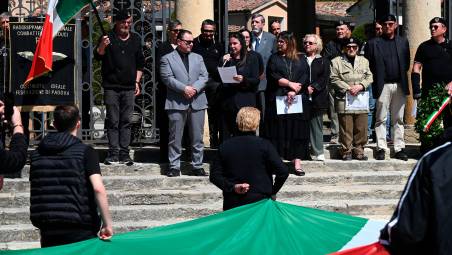 Orsola Mussolini ha chiesto di non fare il saluto romano