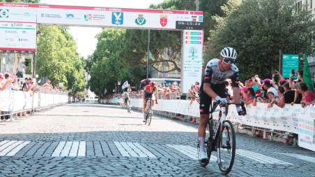 L’arrivo di Filippo Baroncini al sesto posto sul traguardo di Gorizia del campionato italiano foto bolgan