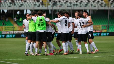 Gioia bianconera dopo il 2-1 di Saric (Zanotti)