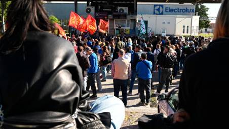Forlì, crisi Electrolux, la Fiom mette nel mirino gli accordi con la concorrenza cinese