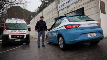 Il 32enne ora è ricoverato al Bufalini di Cesena