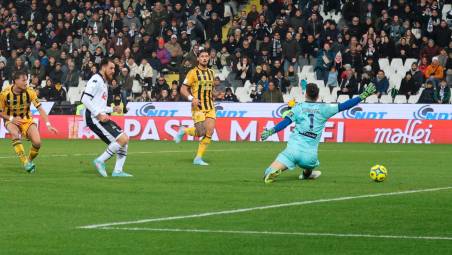 Simone Bastoni in gol con la Juve Stabia