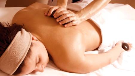 Ravenna, massaggio “hot”, terapeuta accusato di violenza sessuale