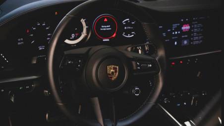 Aveva 2mila euro in banconote false nascosti nella Porsche: nei guai ex ciclista residente a San Marino