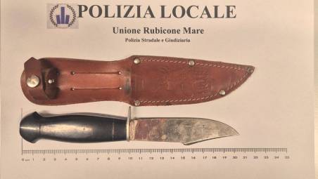 Savignano. In monopattino con il coltello, denunciato un 20enne