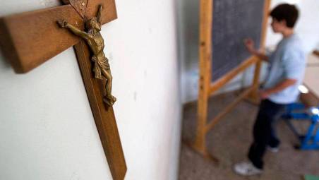 Rimini. Insegnante di religione fa supplenze per quasi vent’anni: la scuola condannata a risarcirla con 18 mensilità