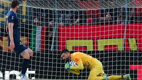 Il portiere Giacomo Poluzzi è uscito a vuoto sul gol del 2-0 di Anastasio all’87’