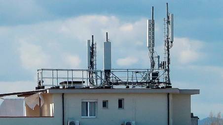 Rimini. Dal 2019 antenne aumentate del 60%. Arpae: «Ma i campi elettrici restano sotto il livello di pericolo»