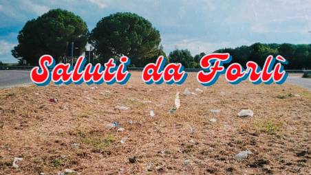 La cartolina arrivata nella buchetta di diversi forlivesi