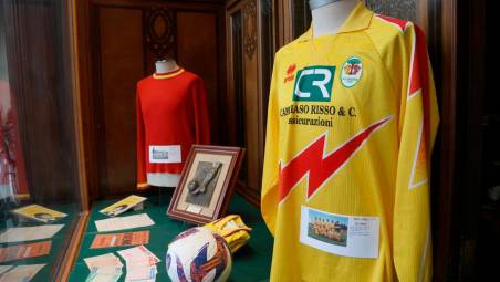 Ravenna, la storia del calcio giallorosso nella mostra in piazza del Popolo