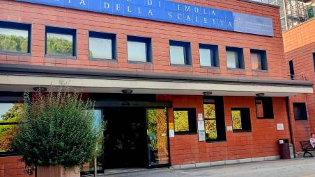 L’ingresso dell’ospedale di Imola