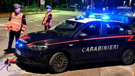 Cesena, sorpresi a rubare un’auto e una bici: denunciati due giovani