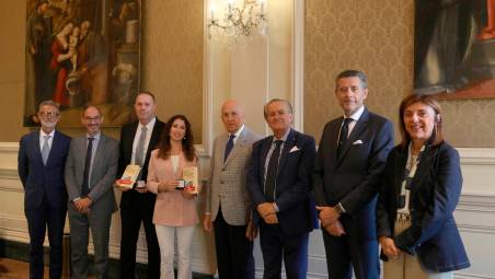 Alessandra Del Mastro e Giovanni Randi sono stati premiati dalla Cassa di Ravenna con la riproduzione dello Scudo Romano del 1839