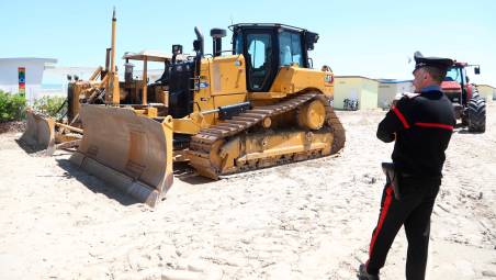 Cervia, travolse e uccise una turista in spiaggia con la ruspa: Lerry Gnoli torna libero