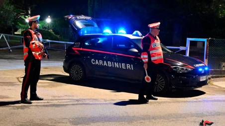Cesena, ubriaco aggredisce il padre e distrugge i mobili di casa: arrestato dai Carabinieri