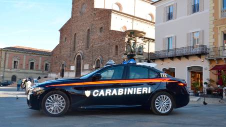 Faenza, in preda ai fumi dell’alcol aggredisce i carabinieri intervenuti su richiesta del figlio minorenne: arrestato