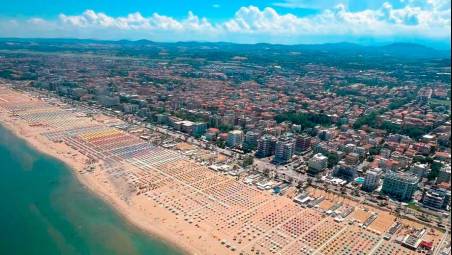 Turismo in Riviera, i numeri del 2026: maggio in forte crescita rispetto al 2025, giugno in calo