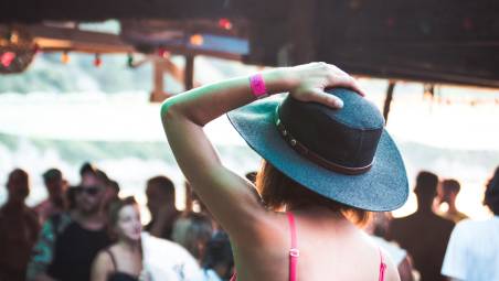 Riccione, la festa di fine anno scolastico era abusiva: denunciato il gestore di uno stabilimento