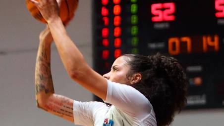 Basket A1 donne, Booker a 7” dalla fine scaccia i fantasmi e la E-Work Faenza batte Battipaglia