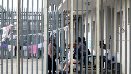 Appello alla sicurezza nelle città, Piantedosi risponde a De Pascale e annuncia: «Apriremo un Cpr in Emilia Romagna»