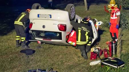 Cesena, incidente: 26enne si ribalta con l’auto e finisce in ospedale