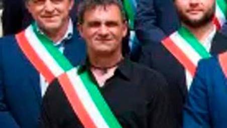 Giannini, il sindaco in camicia nera invita De Pascale a Pennabilli: “La aspetto a braccia aperte (non tese)”