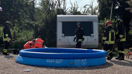 Rimini, uomo di 60 anni muore folgorato mentre cerca di liberare un cane