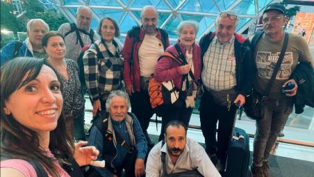 La foto del gruppo riminese postata sul profilo Facebook dell’associazione prima della partenza