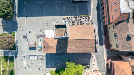 Il tetto e la torre del Palazzo del ridotto visti dall’alto