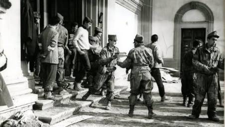 Alcuni militari al lavoro a Firenze nei giorni dell’alluvione