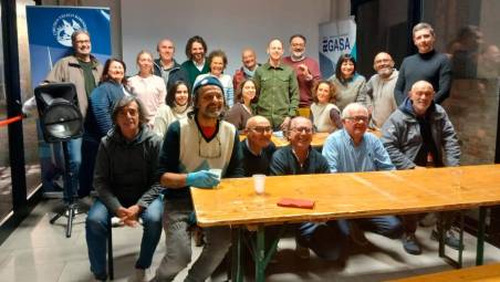 Foto di gruppo al Circolo Velico Riminese al termine di uno dei corsi di vela