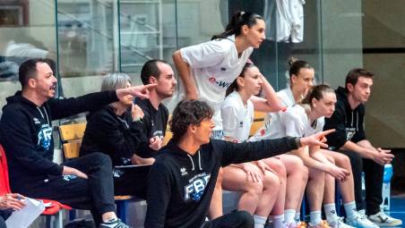 Il coach manfredo Paolo Seletti dà indicazioni foto MMPH