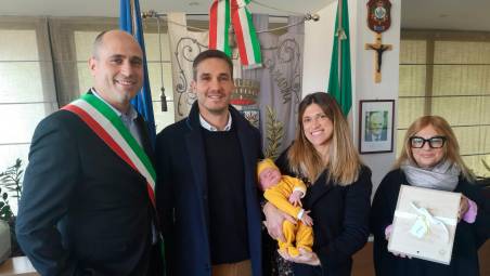 Bellaria, Filippo, il primo nato del 2024, ricevuto dal sindaco