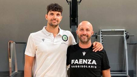 L’ala Fabio Stefanini con il coach Lorenzo Pansa