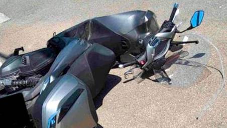 Lo scooter su cui viaggiava il 74enne