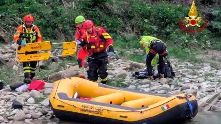 Galeata, cade dal ponte e precipita nel fiume