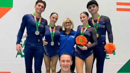 Da sinistra Cortini e Mills, Cristina Pelli, Polli e Inglese, sotto Patrik Venerucci