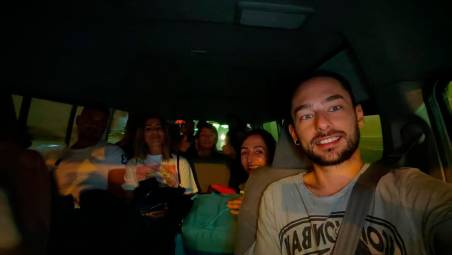 Il trasporto verso l’aeroporto da dove le amiche sono rientrate in Italia