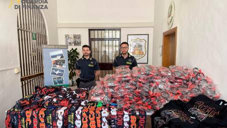 Imola, sequestrati gadget contraffatti al concerto degli AC/DC da parte della Finanza mentre la Polizia locale sequestra anche birre e bottiglie