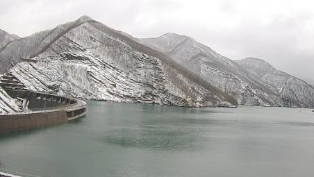 La diga di Ridracoli è piena dopo la neve di fine marzo