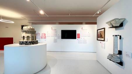 Ravenna, le negano il bagno perché non ha il biglietto. Lei urina nella reception del mausoleo di Teodorico