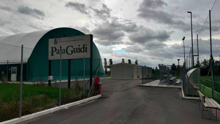 San Mauro Pascoli, pronti gli spogliatoi al palazzetto: prende forma la “cittadella dello sport”